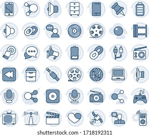 Conjunto de iconos de línea vectorial editable en tonos azules - vectores de tablero, marco de película, carrete, vinilo, armazón de archivo, radio, antena, satélite, altavoz, altavoz, tv, gamepad, micrófono, red, compartir