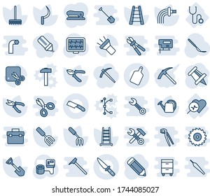 Tinta azul y sombra editable conjunto de iconos de línea vectorial - vectores de pasador de dibujo, lápiz, horquilla de jardín, pala, rastrillo, escalera, lata de riego, podadora, hoz, pulso de monitor, presión sanguínea, bisturí, estetoscopio