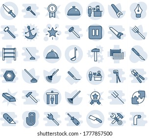 Tinta azul y sombra editable conjunto de iconos de línea vector - vector de control de pasaportes, puerta de seguridad, estrella de navidad, horquilla de granja, rastrillo, sierra, azada, bisturí, contenedor de carga, cremallera, botón de pausa, aplicación, plato