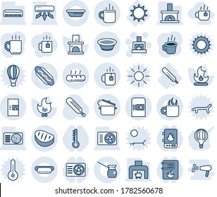Pista azul y sombra editable conjunto de iconos de línea vector - vector de taza caliente, máquina de café, té, chimenea, fuego, termómetro, sol, aire acondicionado, pan, filete, perro, cuenco, sartén, turco, globo