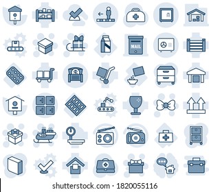 Tinta azul y sombra editable conjunto de iconos de línea vector - vector de la sala de control, viajador, caja fuerte, regalo, arco, trineo de santa, casa de pájaro, caso médico, bolsa, blíster de pastillas, leche, cereales, contenedor, frágil, carga
