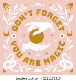 Afiche místico vectorial Boho con una cita inspiradora. No olvides que eres mágico. Mano, serpiente, luna, sol, elementos cósmicos y florales en un estilo bohemio-celeste moderno. Los colores rosa y dorado son los únicos.