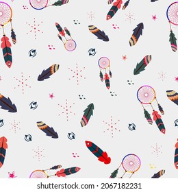 Boho Stil Traumfänger und Federn dekoriert auf weißem Hintergrund.