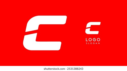 Letra angular negrito C, recortes geométricos, estilo esportivo minimalista, identidade corporativa dinâmica, logotipo atlético e automotivo, forte design tipográfico. Tipo de vetor