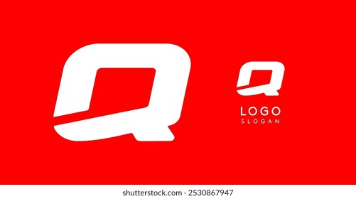 Letra angular negrito Q, recortes geométricos, estilo esportivo minimalista, identidade corporativa dinâmica, logotipo atlético e automotivo, forte design tipográfico. Tipo de vetor