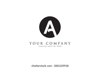 Diseño de logotipo negrita y negro de círculo por letra A
