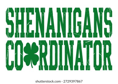 Texto ousado, angustiado 'shenanigans coordenador' com um trevo, perfeito para festividades do dia de st patricks.