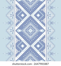 Padrão tribal de diamante geométrico negrito em tons de azul suave. Apresenta simetria e elementos étnicos em camadas para o design têxtil tradicional.