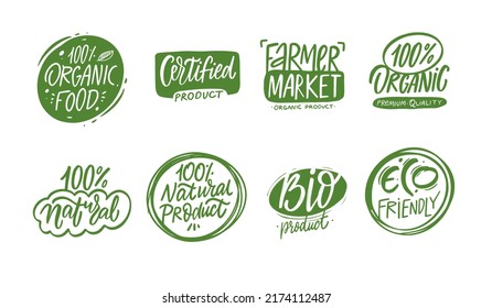 Se han establecido frases con letras de color verde de productos ecológicos. Ilustración vectorial de la pegatina dibujada a mano. Aislado sobre fondo blanco.