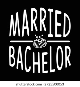 Um design de citação tipográfica ousado e bem-humorado apresentando a frase "Casado solteiro" com um ícone de caneca de cerveja clinking. Esta obra de arte apresenta humor engraçado do casamento, ironia do estilo de vida solteiro e vibrações de celebração. Ideal para camisetas, cartazes, arte de parede, projetos de despedida de solteiro, mercadorias relacionadas ao casamento, cartões de saudação, decoração de bar e gráficos de mídia social. As letras brancas limpas em um plano de fundo preto proporcionam uma aparência moderna e de alto contraste, adequada para uso digital e impresso.