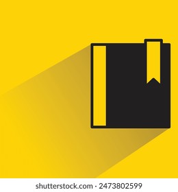 icono de libro y marcador con sombra sobre fondo amarillo