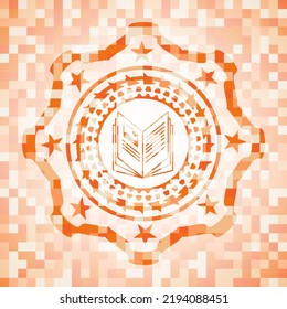 icono de libro dentro de la ilustración de fondo de mosaico naranja. Mosaico geométrico cuadrado sin fisuras con emblema interior. 