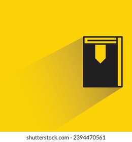 icono de libro con sombra sobre fondo amarillo
