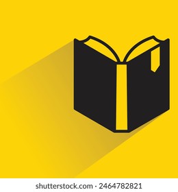 Buchsymbol mit Schatten auf gelbem Hintergrund