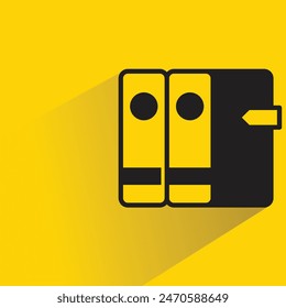 icono de libro con sombra sobre fondo amarillo