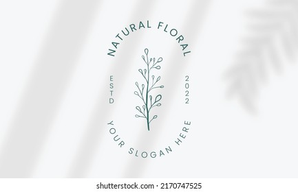 Botanisches Blumenmuster-Handgezeichnetes Logo mit Wildblumen und Blättern. Logo für Spa- und Schönheitssalon, Boutique, Bio-Shop, Hochzeit, Blumendesigner, Inneneinrichtung, Fotografie, Kosmetik.