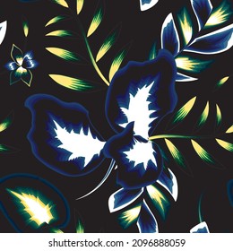 Patrón tropical sin costuras botánico con plantas brillantes y hojas sobre un fondo negro. Patrón hawaiano colorido de verano sin costuras con plantas tropicales. Impresión y textiles. Diseño de verano exótico