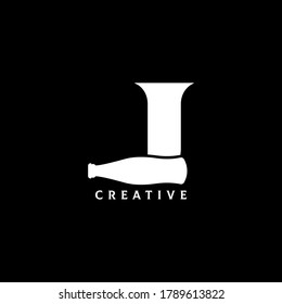 Flaschenkreuzkonzept J Buchstaben Logo Design. Vektor EPS10.