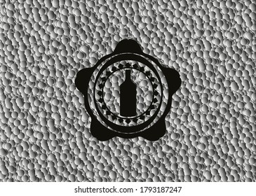 icono de botella dentro del emblema negro con fondo de burbujas. Ilustración vectorial. Detallado. 