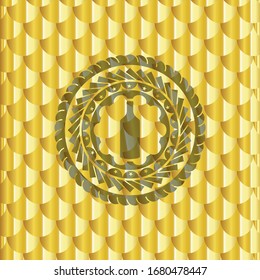 icono de botella dentro del emblema dorado. Patrón de escalas. Ilustración vectorial. Detallado.