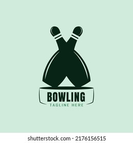 Bowling ist eine Art Sport oder Spiel, das gespielt wird, indem man einen Ball von Hand rollt.