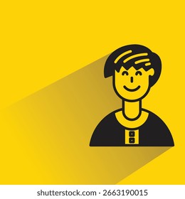 Avatar del muchacho con la sombra sobre fondo amarillo