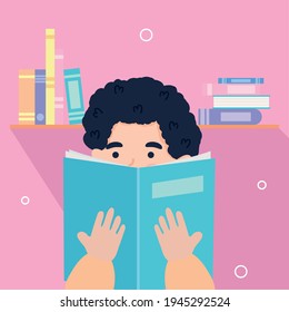 Junge und Bücher im Regal