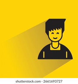 Avatar del carácter del muchacho con la sombra sobre fondo amarillo