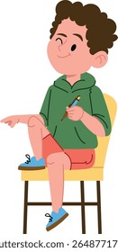Um menino de cabelo encaracolado senta-se em uma cadeira, vestindo um capuz e calções, segurando um lápis. Criança com uma expressão divertida pisca enquanto sentada confortavelmente. Ilustração de vetor de desenhos animados.