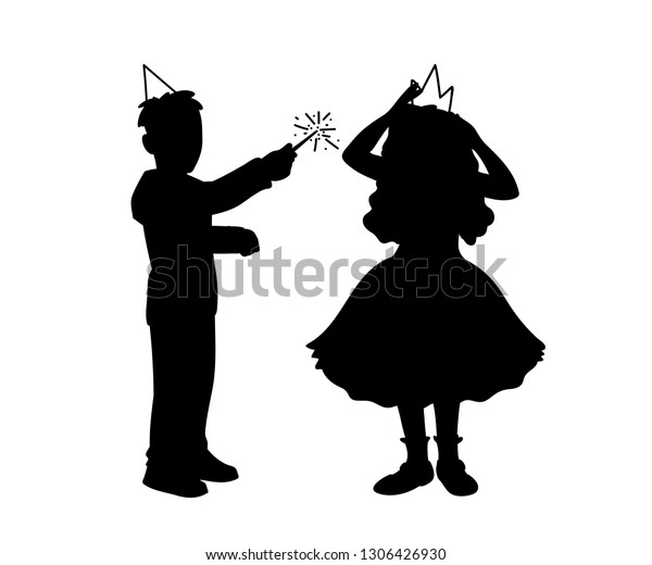 お祝いの帽子をかぶった少年は魔法の杖を持ち ドレスを着た女の子は王冠を矯正する 男の子と女の子が一緒に遊ぶシルエットのモノクロベクターイラスト 白い背景に黒いシルエット のベクター画像素材 ロイヤリティフリー