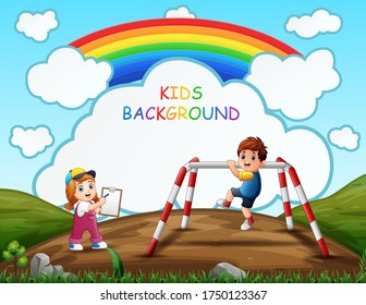 Un niño y una niña haciendo ejercicio en el parque