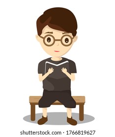 Un niño está leyendo su libro. 