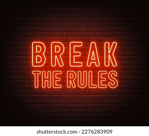 Break The Rules Neon-Schrift auf Backsteinmauern Hintergrund.