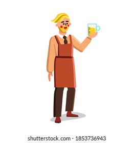 Trabajador De Cervecería Sujeta Vidrio Con Vector De Beer. Un Hombre Con Barba Que Lleva Una Copa Con Lager De Bebidas Alcohólicas O Ale, Receta De Cervecería. Ilustración de caricatura plana de trabajo de fábrica de caracteres