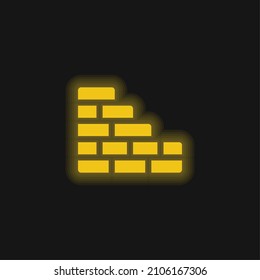 Icono de neón brillante amarillo en la pared de ladrillo