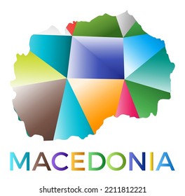Hell gefärbte Mazedonien-Form. Länderlogo im geometrischen Mehrfarbenstil. Modernes Design. Herrliche Vektorgrafik.