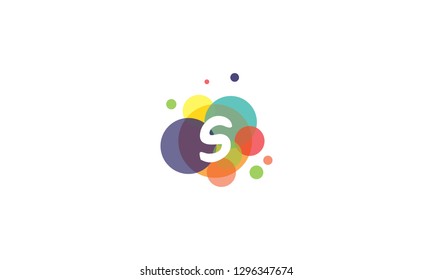 Bright and colorful image of the letter S, against the background of multicolored circles.