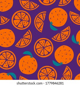 Vector de naranjas coloridas y luminosas, patrón sin fisuras sobre fondo violeta. Caricatura sana de diferentes estilizados enteros y trozos de cítricos en estilo plano impreso, comen productos orgánicos locales.