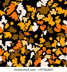 Bright floral seamless pattern. Abstract stylized blooming daisy flowers, leaf and petals. Simple geometric shapes as brush strokes. Sketch flat drawing. Flowers all over print.