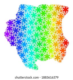 Helles Farbverlauf-Mosaik von Suriname Karte kombiniert für Winterwerbung. Suriname Map Mosaik ist mit bunten Schnee-Symbole getan. Entworfen für politische Anzeigen.