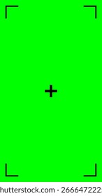 Heller grüner Bildschirmhintergrund mit schwarzen Trackingmarken und einem zentralen Fadenkreuz, das für einfaches Chroma-Key-Compositing, Videobearbeitung und Integration digitaler Inhalte in der Postproduktion entwickelt wurde.