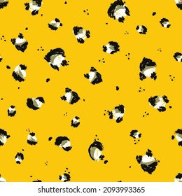 Bright Leopard Hair Vector Seamless Pattern. Textile Jaguar Design. Yellow Modern Animal Skin Cheetah Illustration. Safari Panther Fashion Background.