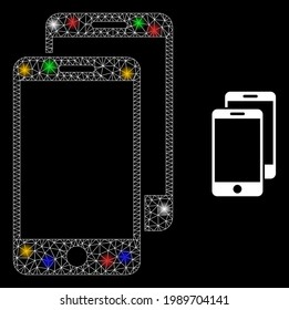 smartphones de red de malla brillante con puntos de luz multicolor. Malla vectorial iluminada creada a partir del icono de los smartphones. La espumosa constelación de teléfonos inteligentes en malla, con fondo negro.