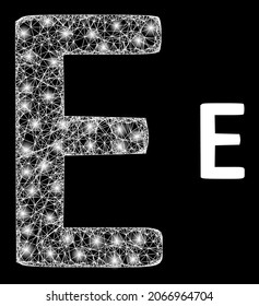 Helle Masche Vektorgrafik Epsilon griechisches Symbol mit Glanzeffekt. Weiße Masche, fleckige Flecken auf schwarzem Hintergrund mit Epsilon griechischem Symbol. Mesh- und Glanzelemente werden auf verschiedene Ebenen platziert.