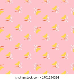 Patrón de doodle transparente brillante con siluetas de pájaro amarillo sobre ramas. Fondo pastel rosa. Ilustración vectorial para impresiones textiles estacionales, tela, carteles, telas de fondo y papel pintado.