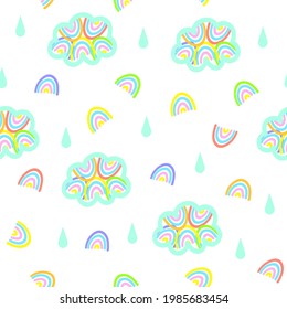 Helles, nahtloses Muster mit Wolken, Tropfen und Regenbögen, kindisch gedrucktes Tapete, Cover-Design, Kindergewebe, Kindergarteneinrichtung und Geburtstagsdekoration, bunte Babydusche, weißer Hintergrund
