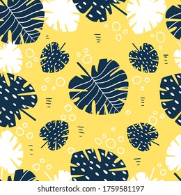 Patrón luminoso sin costuras con hojas tropicales. Ilustración vectorial en un fondo amarillo.