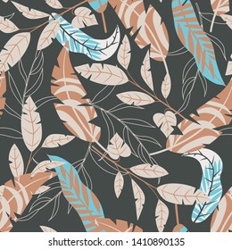 Helles, nahtloses Muster mit tropischen Pflanzen und Blättern auf dunklem Hintergrund. Design der Vektorillustration. Dschungeldruck. Textilien und Druck.