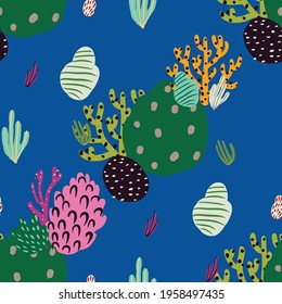 Patrón transparente bajo el agua con corales hermosos.
