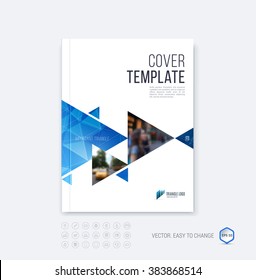 Diseño de la plantilla de folleto, informe anual de diseño de portada, revista, volante o folleto en A4 con formas triangulares triangulares azules y dinámicas sobre fondo poligonal. Ilustración vectorial.